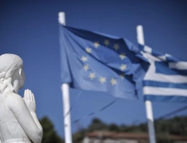 Θηλιά στο λαιμό τα μνημόνια για τους Έλληνες - Πού ξοδεύουν τα χρήματα τους – Οι στερήσεις αγαθών και οι ανέσεις